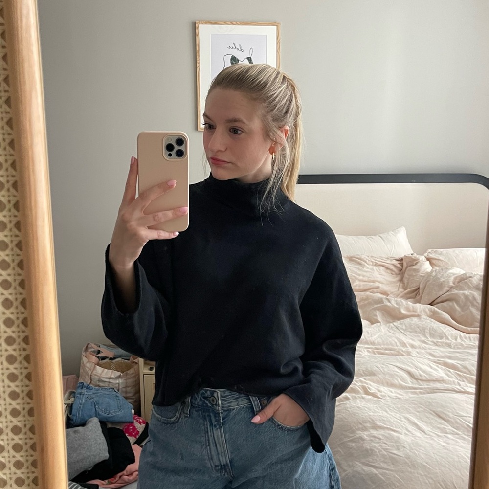 American Eagle Cozy Cropped Turtleneck Sweatshirt